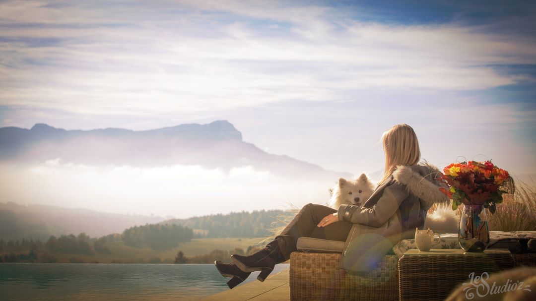 Photographe annecy geneve aviernoz lestudioz lifestyle montagne parmelan photo portrait mode deco design piscine homesweethome home sweet home brume nuages copie