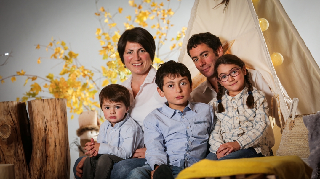 Photographe annecy shooting photo famille enfants petits decor studio geneve noel ambiance stylisme ape 8