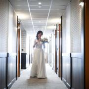 Photographe annecy haute savoie abbaye couple photo wedding hotel rencontre marche couloir photo