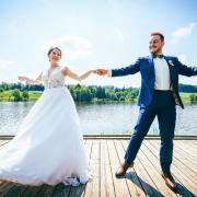 Photographe annecy haute savoie mariage danse couple wedding seance photo ciel bleu