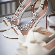 Photographe annecy mariages preparatifs detail chaussures mariee wedding photography photo