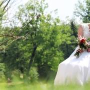 Photographe mariage annecy couple seance photo nature naturelle paysage vert sauvage lac