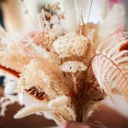 Photographe mariage annecy image bouquet de tail marie e haute savoie photo pre paratifs fleurs de coration