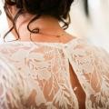Photographe mariage haute savoie annecy de tail pre paratif marie e robe dos habillage