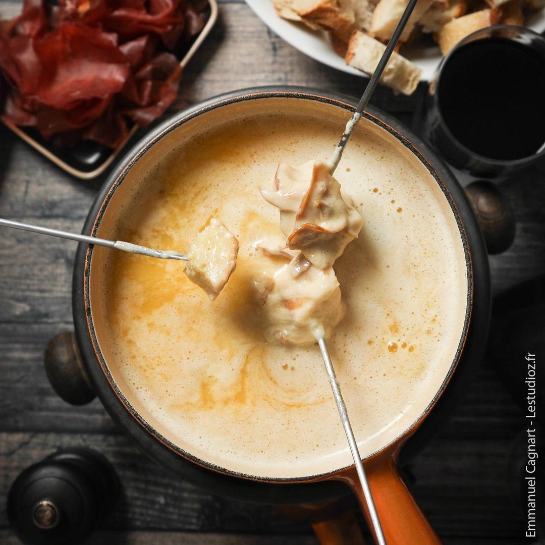 D photographe alimentaire culinaire mise en situation annecy haute savoie photo 1080 fondue savoyarde gourmande recette hiver monchu abondance conte beaufort alpage ski montagne