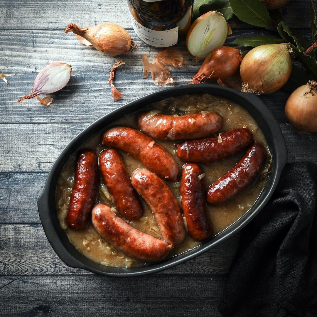 H photographe alimentaire culinaire mise en situation annecy haute savoie photo 1080 recette diots savoie vin blanc plat four noir composition