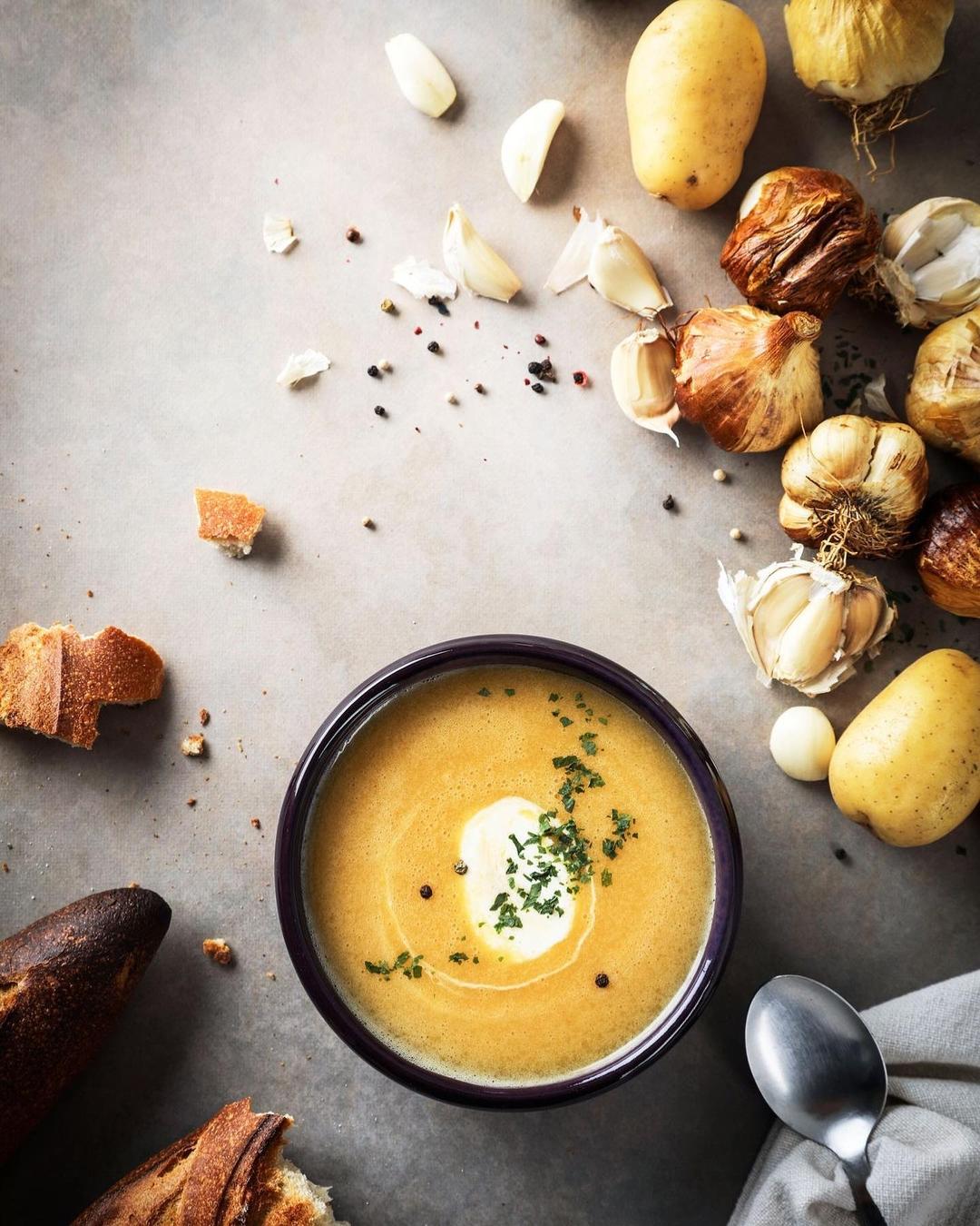 I photographe alimentaire culinaire mise en situation annecy haute savoie photo 1080 recette soupe ail fume soiree hiver appetit gourmand jaune cre me
