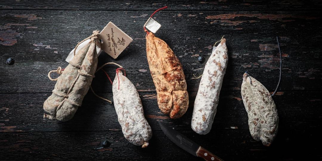 J photographe alimentaire culinaire mise en situation annecy haute savoie photo 1080 saucisson terroir ferme viande porc ape ro vente
