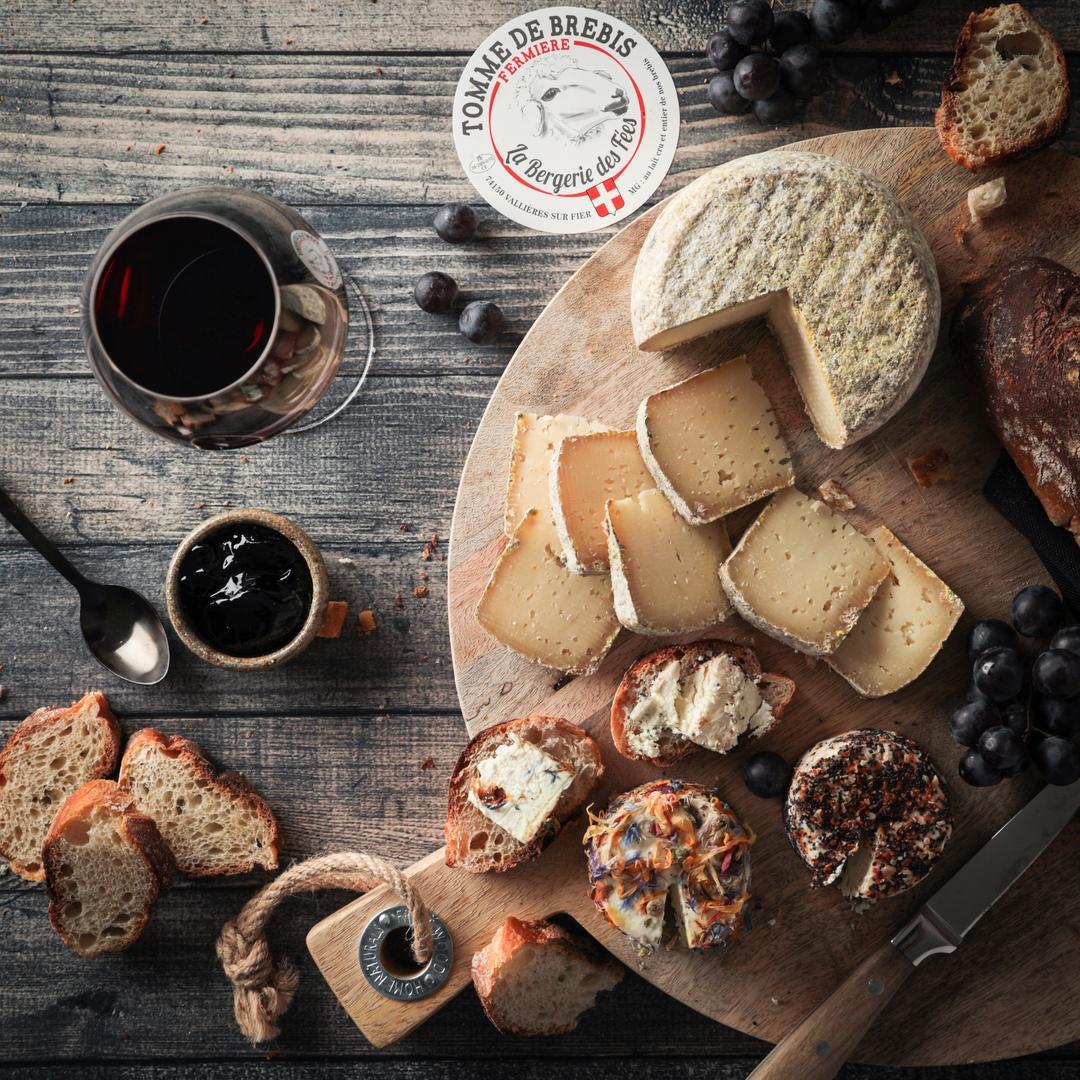 P photographe alimentaire culinaire mise en situation annecy haute savoie photo 1080 planche ape ro terroir vin tomme tommette chevre