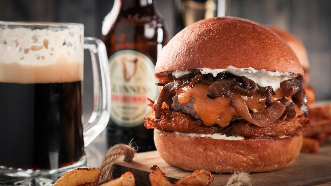 Photographe alimentaire culinaire annecy haute savoie biere oignons coulant gourmand papa moustache good food hd