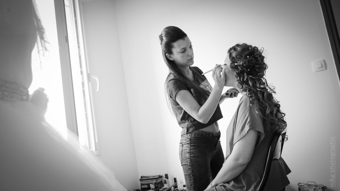 Photographe annecy geneve preparatifs mariee maquillage photo