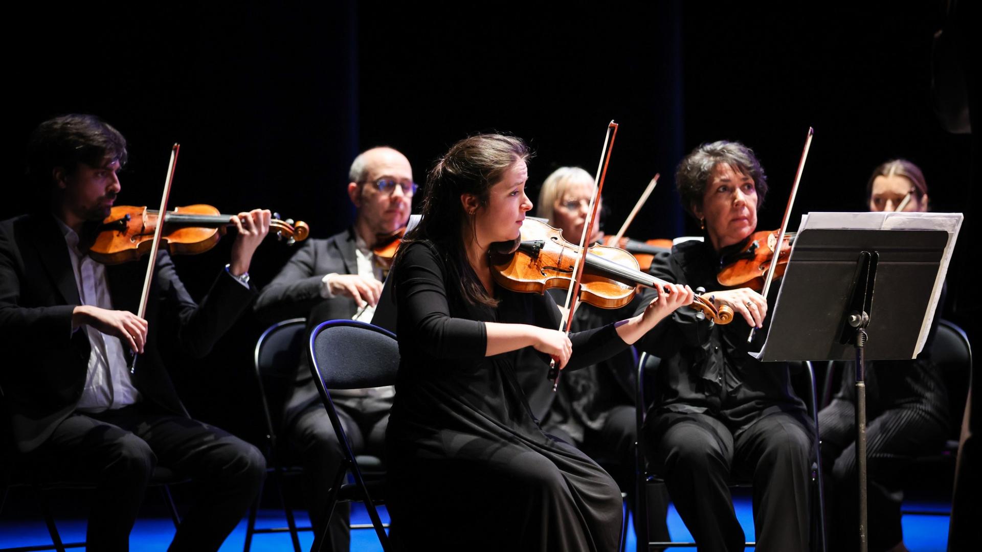 Photographe annecy haute savoie orchestre des pays de savoie bonlieu concert reportage photo entreprise departement musique groupe violons musiciens nouveaute