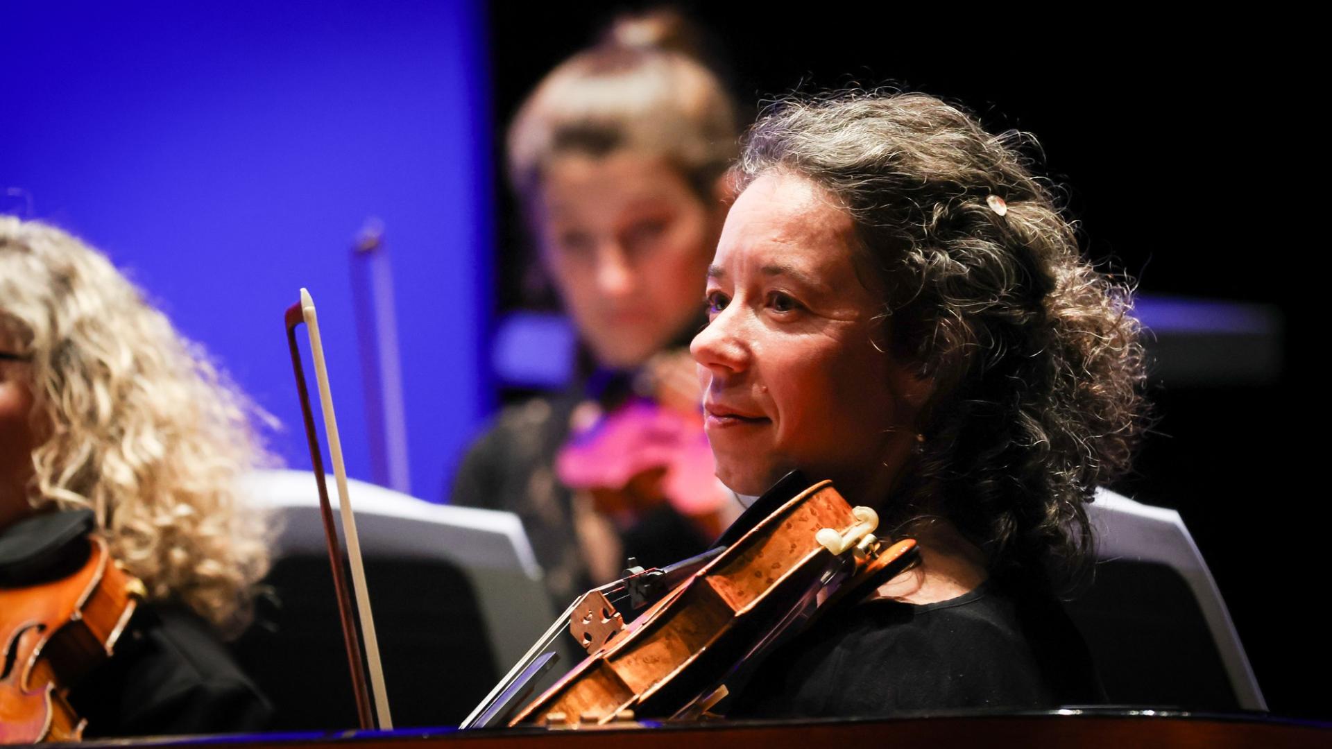 Photographe annecy haute savoie orchestre des pays de savoie bonlieu concert reportage photo entreprise departement violon attention photo