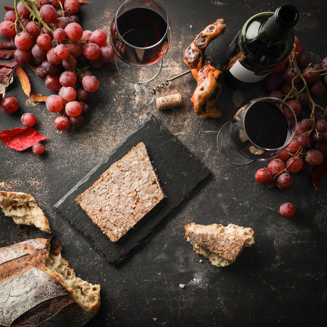 Photographe culinaire alimentaire stylisme situation charcuterie apero annecy haute savoie vin terrine pate 1 1