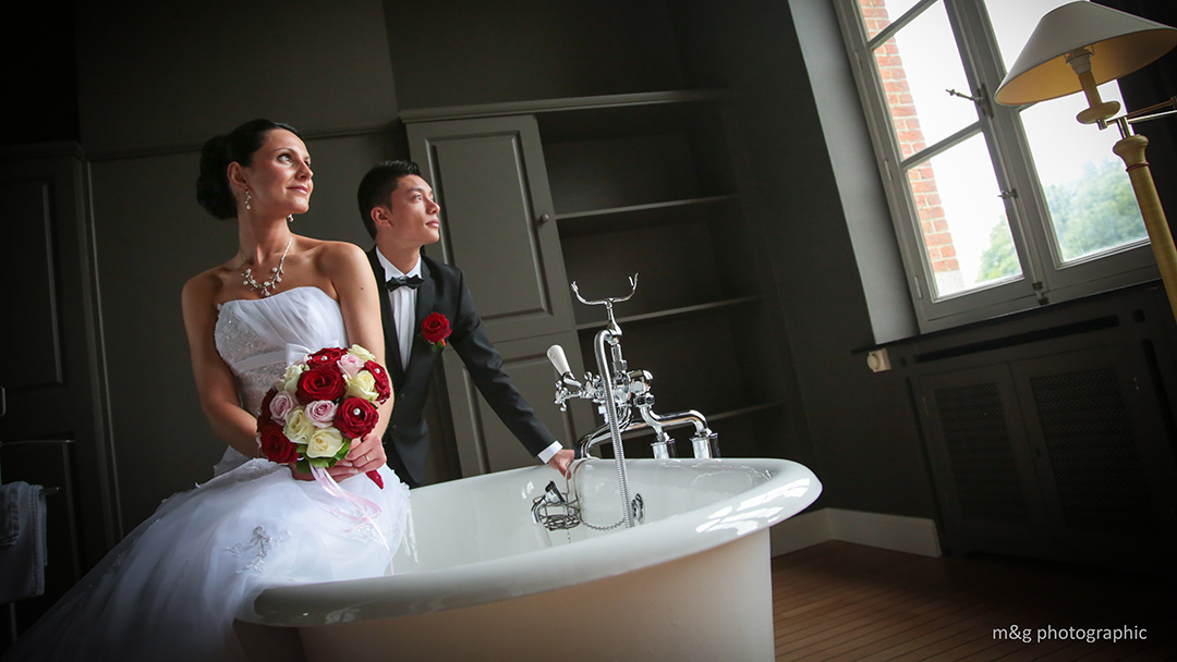 Photographe mariage couple baignoire annecy